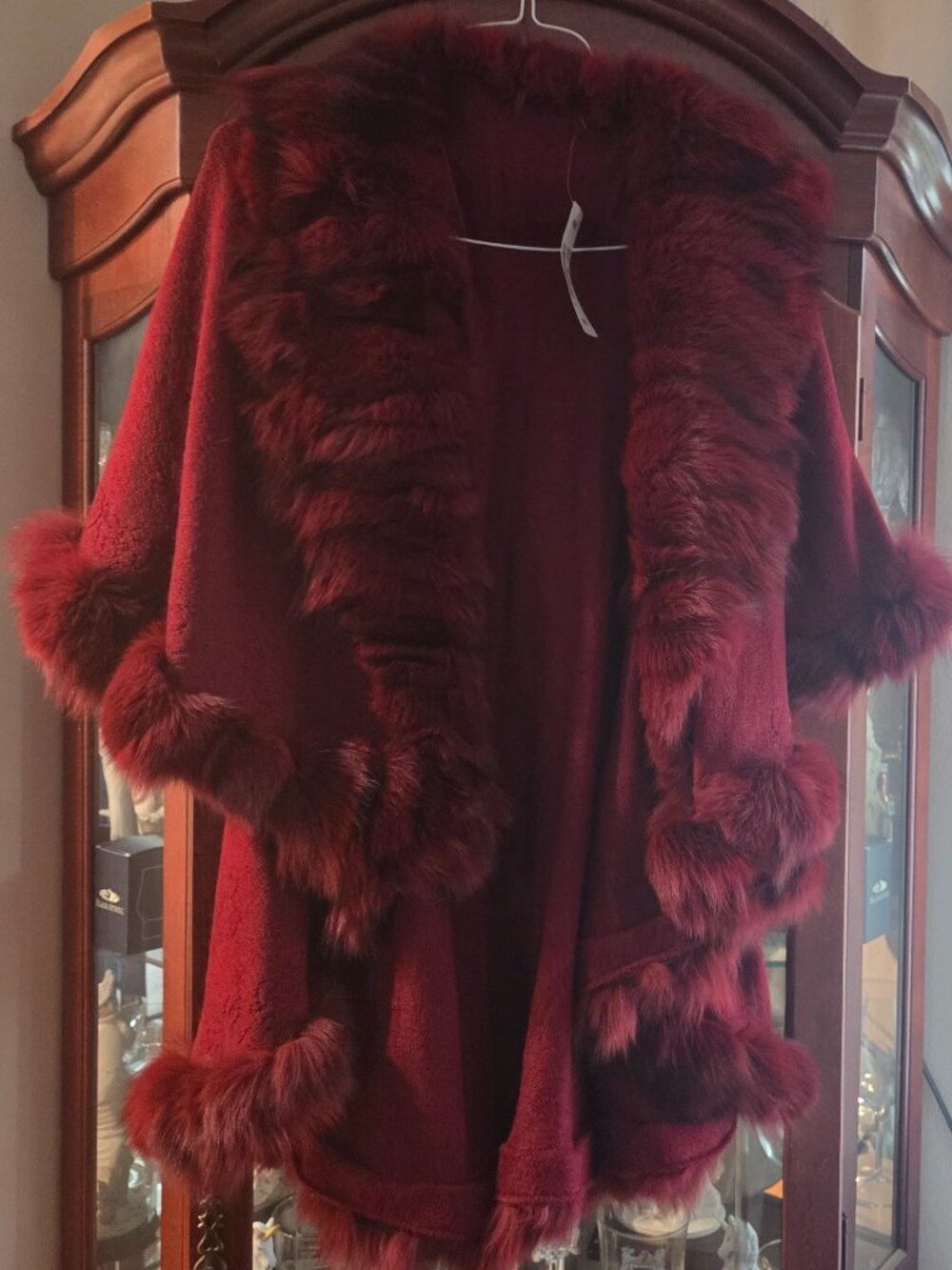 NWT Burgandy Faux Fox Trim Cape